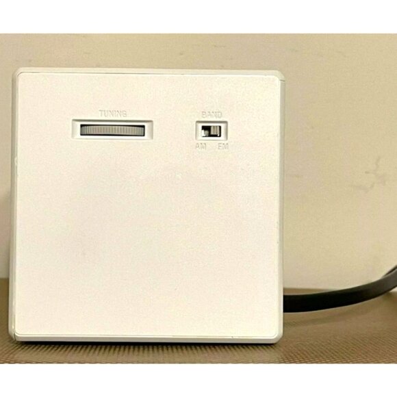 SONY Digital Dual Alarm Clock AM / FM Radio Model ICF-C1 White - Picture 4 of 6